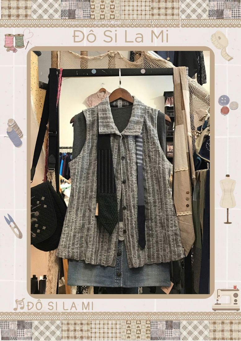 Áo gile dệt lưới xám phối khăn len xanh rêu